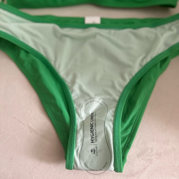 CUPSHE | Vanessa Vacation Cutout Strappy Halter & Hipster Bikini Set - Picture 3 of 15